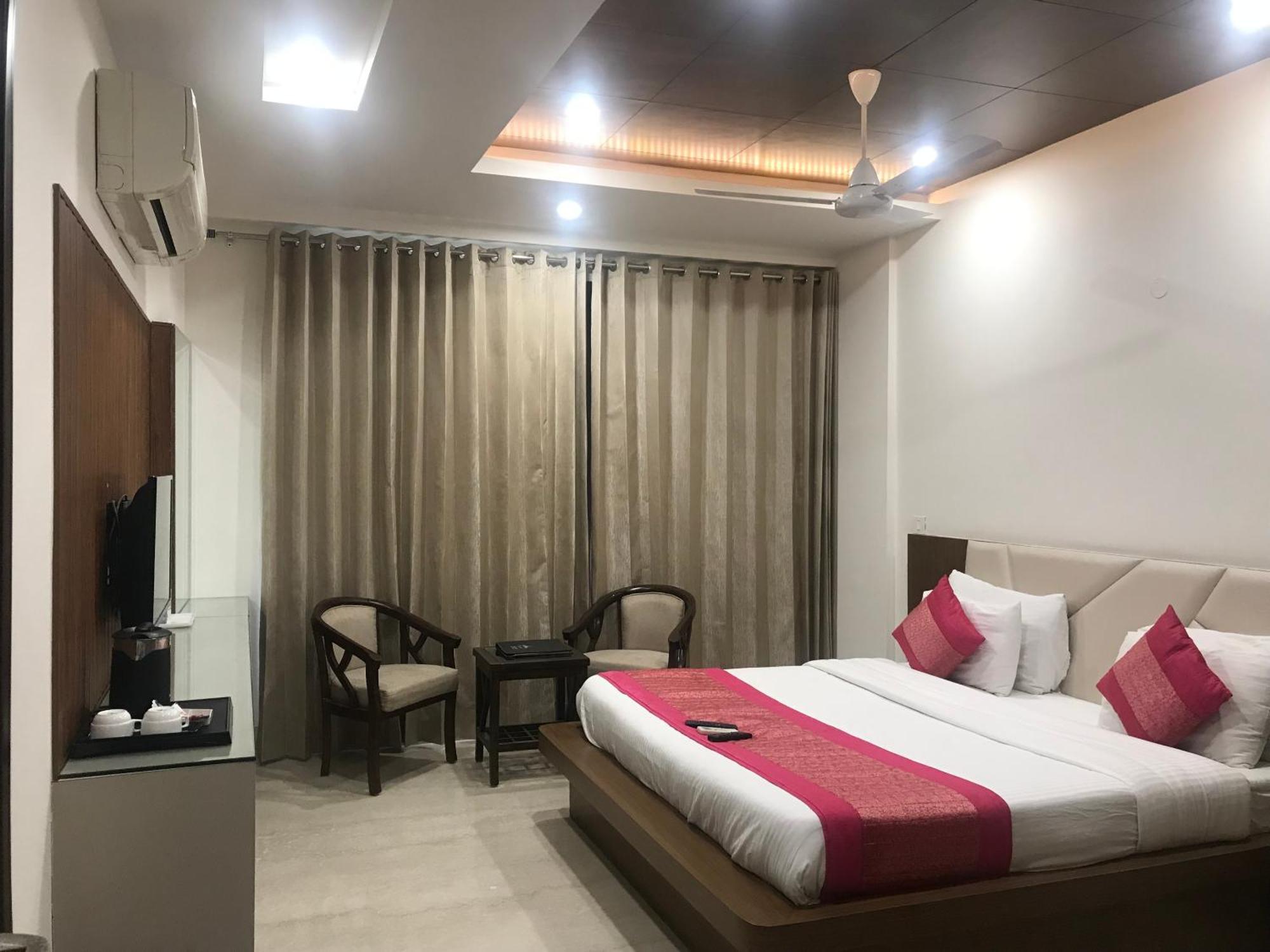 Gazebo Inn & Suites Medanta Gurgaon Eksteriør billede
