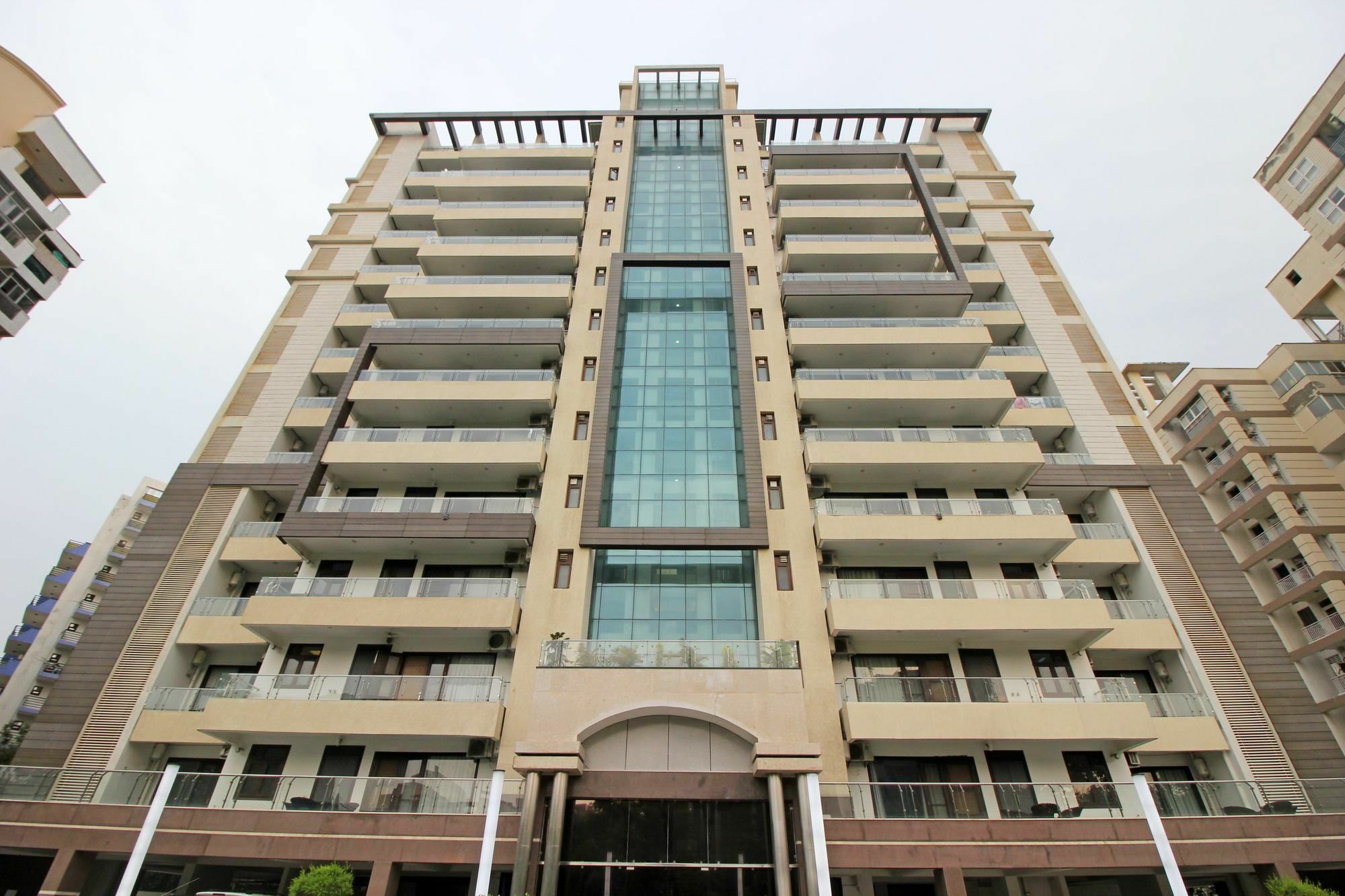 Gazebo Inn & Suites Medanta Gurgaon Eksteriør billede